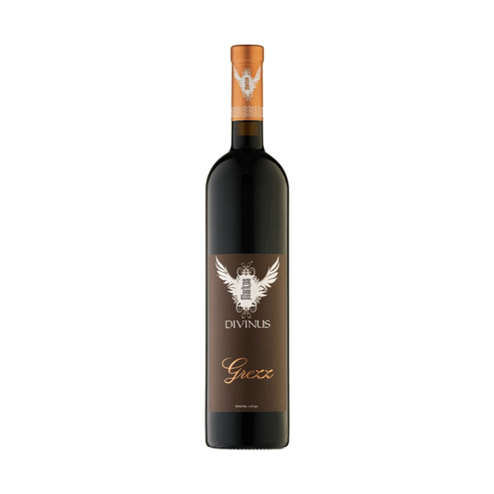 Wine bottle with 'Divinus' label on a white background